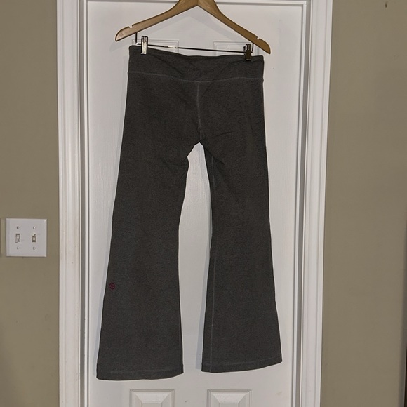 Lululemon low rise, flared pants. Size 6. - Picture 2 of 3